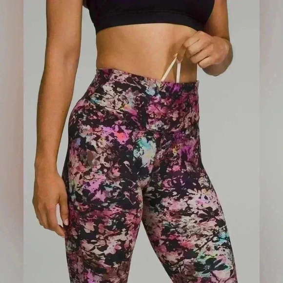 Lululemon 🍋- Base PaceHR tight 28” - Picture 2 of 5